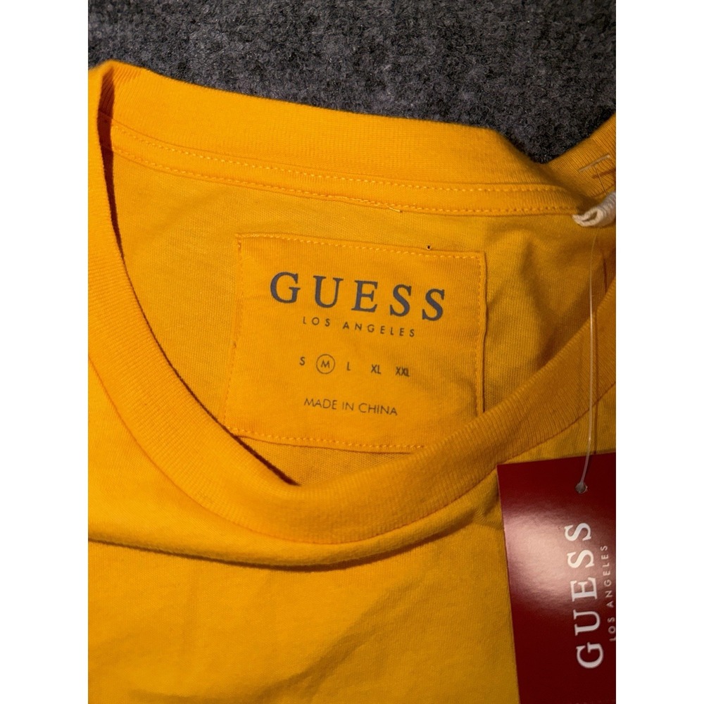 NWT GUESS Los Angeles Yellow Triangle Logo Graphic T-Shirt Mens Medium - Picture 2 of 4